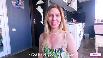 Tia postiça dá boquete e fode de quatro bruto em POV