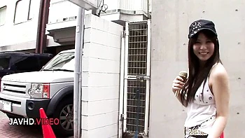 Triolisme asiatique avec grosse bite et bukkake