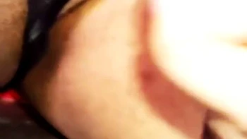 Колумбийская мачеха трахает Тину своим огромным черным членом в горло