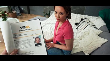 Brünette fickt und bläst hart in Reiterin und Doggy