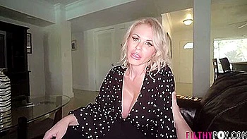 Casca Akashova goza dentro da minha madrasta peituda