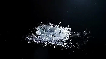 Клаудия Макк трахает с золотым дождём и пьёт писю