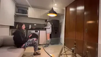 Mi esposo contrata a una plomera para que no le sea infiel