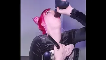 Extreme Deepthroat Showing Off Throat Distension