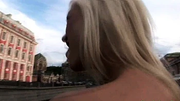 Liza con tetas grandes follada por enormes pollas