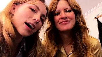 Стелла Элль - изменяем нашему боссу с жёсткой мильф в чулках