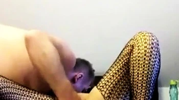 Reife deutsche Brünette mit orgastischem Fingern