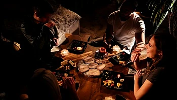 Lovita Fate et Antonia Sainz en groupe hardcore pervers