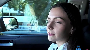 Adolescente brune facial hardcore en POV