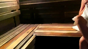 Foda selvagem nas férias com casal amador quente