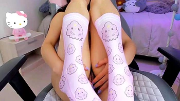 Латиноамериканская тинейджерша стриптиз и маленькие сиськи