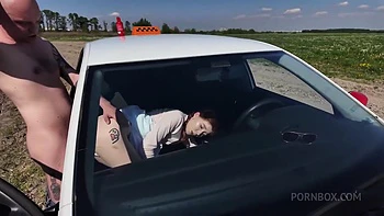 Mia Murkovski su primera follada anal pública con taxista