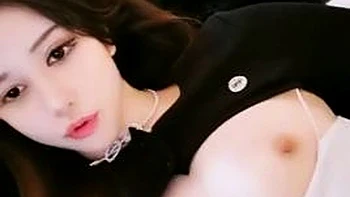 Milf asiática follada duro con culo grande