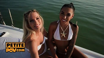 Candee Licious und Black Angel ficken lesbo im Dreier POV