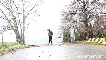 Naomi Bennet Outdoor Pissing Fetish