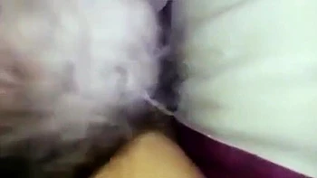 Stiefbruder fickt enge bengalische Fotze im wilden Missionarsstil