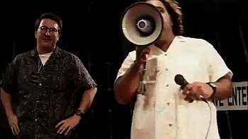 Filles chaudes prennent plusieurs bites dans un gangbang hardcore