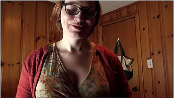 Bettie pose nue en bondage - solo rousse 4K