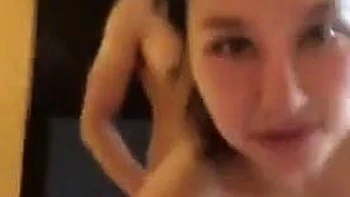 Chinesisches Babe fickt Doggy mit großem Arsch