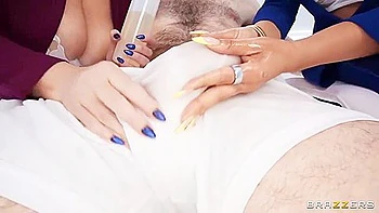 Angela White milf curvy se chupa una polla enorme