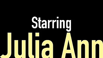 Julia Ann en live avec ses énormes faux seins