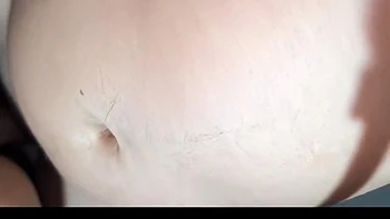 Индийская брюнетка-милфа ебет любителя