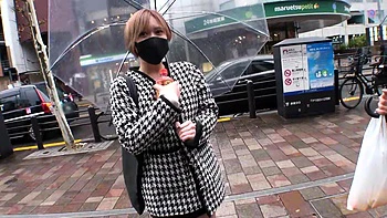 Amateur lame pezones y monta el coño