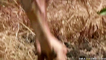 Diamond Foxxx suce un gros cock et baise milf au gros cul