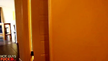 Adolescente negra Sarah fodida com um pau grande