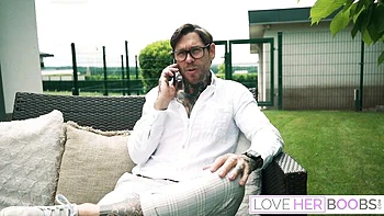 Dean Van Damme fickt Blondine mit riesigen Titten und Arsch