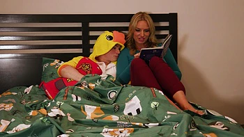 Блондинка милф Рэйчел Кавалли скачет на огромном члене