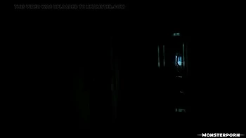 Фута-монстр Пирамидоголовый трахает милую брюнетку Кайли жестко