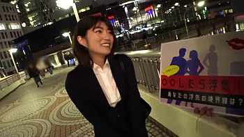 Buceta japonesa com meias e beijos de língua profundos