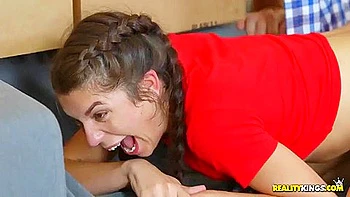 Оливия Луа засветила узкий минет на видео