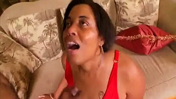 Мама друга отсасывает и ебется наездницей