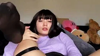 Adolescente tetona chupa polla montando a horcajadas