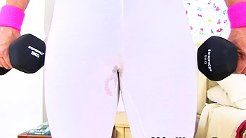 La milf Nicole DuPapillon se folla su coño mojado