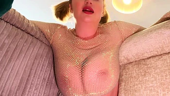 Festgeklemmt für Papas Aufmerksamkeit – zweimal gefickt und vollgespritzt