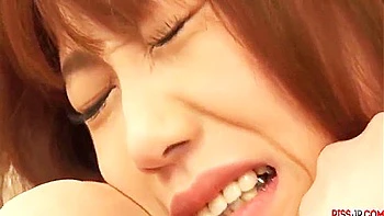 Ибуки обожает сосать член и писающую струю в офисе