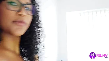 Atleta morena quer um pauzão negro para bombar