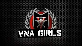 Charlee Chase peituda fodendo e chupando pau negro