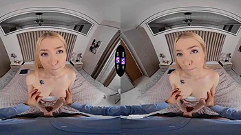 Angel Ayyla deja los libros y monta la polla dura de su novio