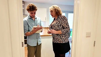 Зрелая Камилла наебала молодого любовника спермой