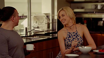 Haley Reed reitet hart auf großem schwarzen Schwanz