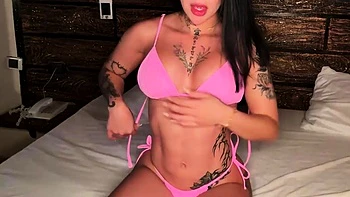 Colombiana se empapa en orgía sucia