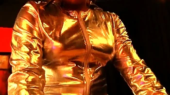 Teen asiatique ronde se fait baiser et éjacule en bouche