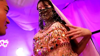 Adolescente asiática morena fodida caseira de quatro com gozada