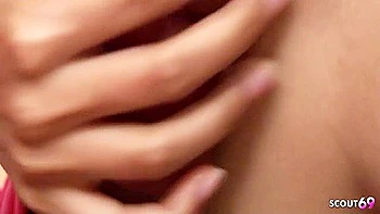 Dünnes thailändisches Teen fickt Tourist mit dickem Schwanz POV