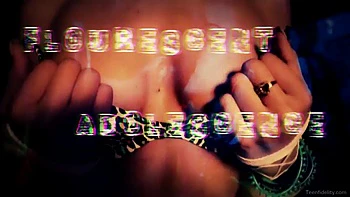 Подросток сосет и трахается миссионерской позой