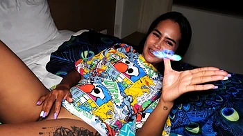 Thailändische Milf lutscht und fickt perfekte Fotze